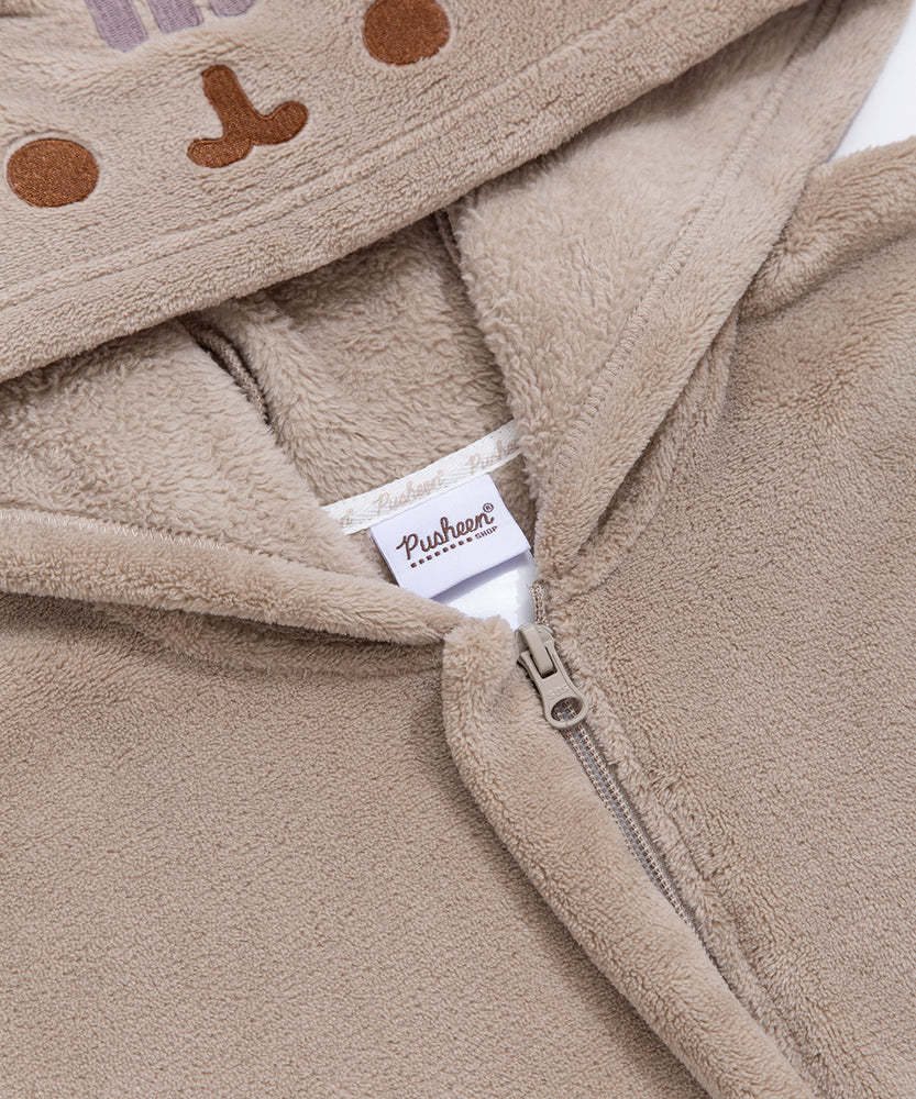 Close-up of a zipper and cggcw tag on the Pusheen Kigurumi.