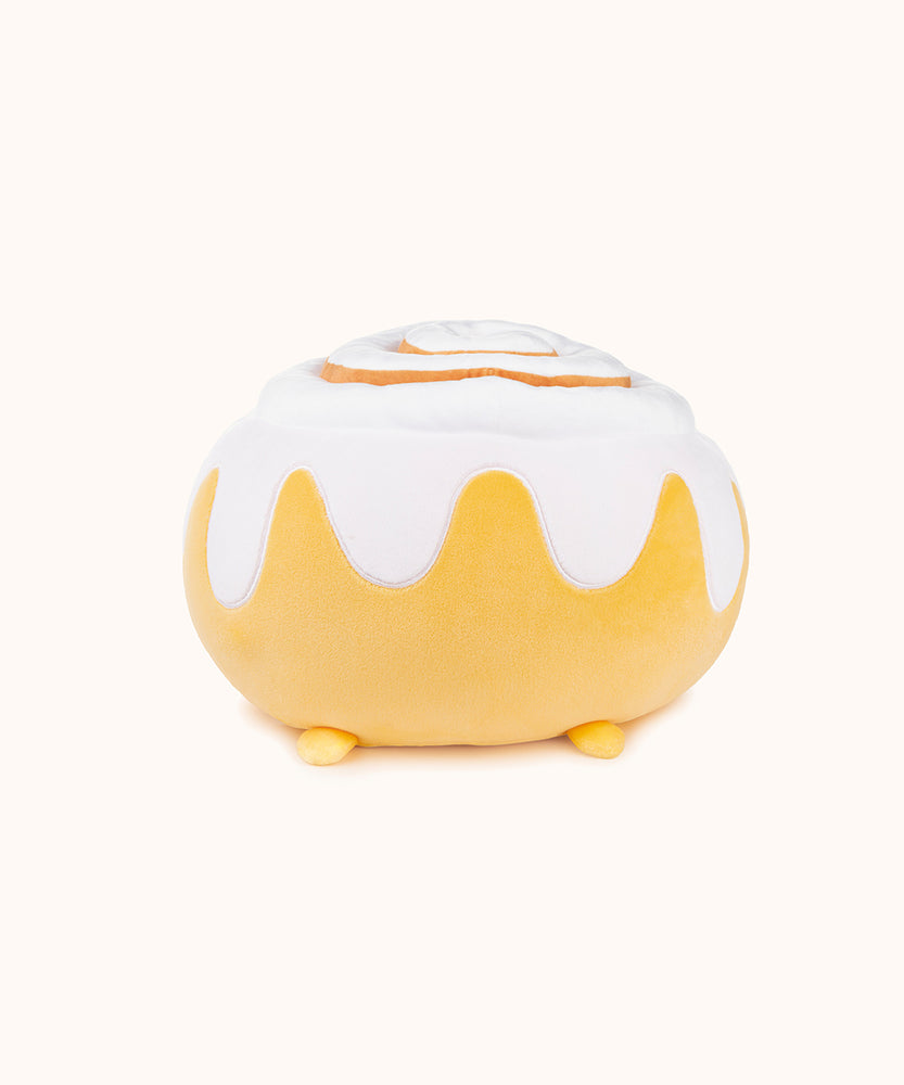 A back view of the Cinnamon Bun Squisheen, with the rim of the frosting going around the back. The plush does not have a tail. Pusheen's feet peek out from the bottom.